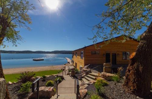 Valley House | Beautiful Triplex Unit With Spectacular Lake View!