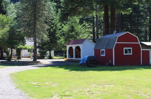 Mapleton House | Beautiful two bedroom one bath house overlooking the Siuslaw river.