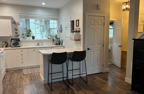 Bull Mountain House | Beautiful Upgraded 2-bedroom Townhome in ❤️ of the Village of Progress Ridge