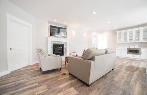 Waller Apartment | Beautiful Valley Farm House, With View
