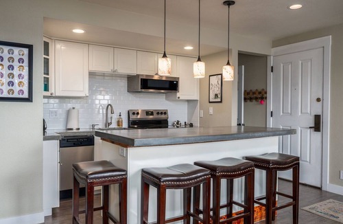 Bend Condo | Beautiful view! Updated 1-bdrm, 2 bath condo with Queen Murphy in Living Area.