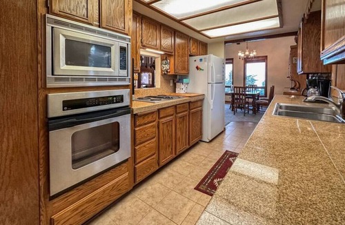 Cascade House | Beautiful Vintage Decorated Cabin with Hot Tub