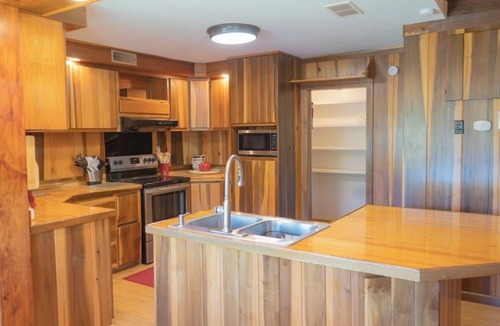 Gautier Cabin | BEAUTIFUL WATERFRONT . GNAT SCREENED BOATHOUSE AND AJOINING COVERED BOAT SLIPS