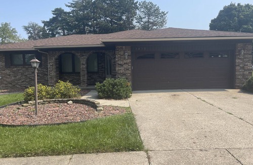 Sterling Heights House | Beautiful10-12 people 6 queen bed 4 bedroom private location