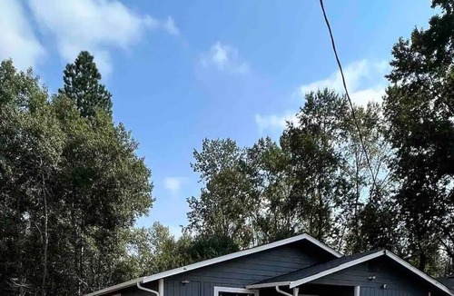 Eastside House | Beautifully remodeled 3 bed 2 bath fully fenced home