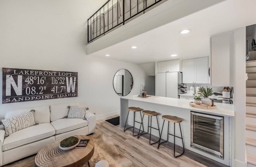 Sandpoint Condo | Beautifully renovated modern condo on the shores of Lake Pend Oreille LL222