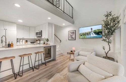 Sandpoint Condo | Beautifully renovated modern condo on the shores of Lake Pend Oreille LL222
