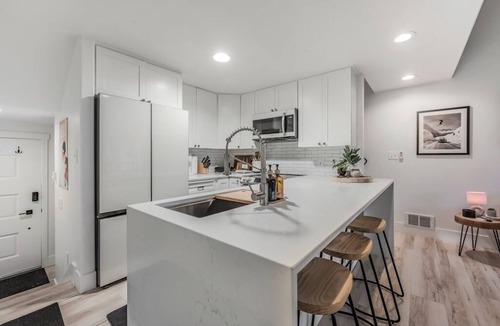 Sandpoint Condo | Beautifully renovated modern condo on the shores of Lake Pend Oreille LL222
