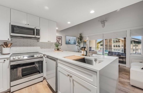 Sandpoint Condo | Beautifully renovated modern condo on the shores of Lake Pend Oreille LL222
