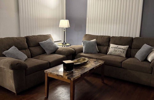 Dickinson House | Beautifully restored, fully furnished 3 bedroom home one block from downtown