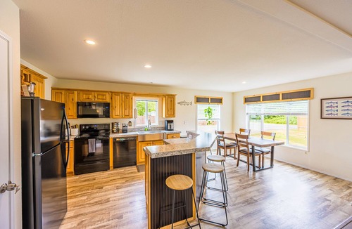 Beaver House | Beaver Pines: Central Hiking Base w/Hot tub.