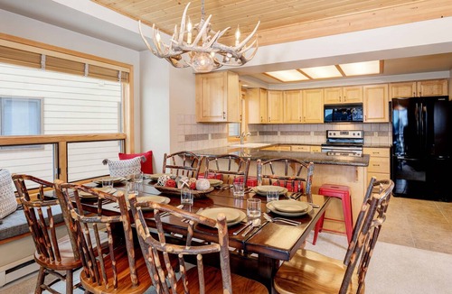 Big Sky Condo | Beaverhead Village Retreat | Walk to Big Sky Resort