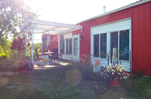 Bedford Cottage | Bedford, IA 2BR Country Cottage in the Tranquility of SW Iowa, near IA/MO line.
