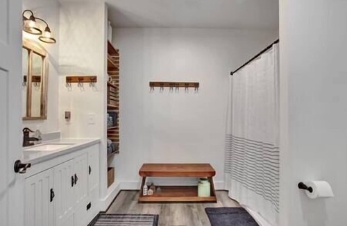 Weston Apartment | Bee & Bee Bungalow - Studio B&B downtown