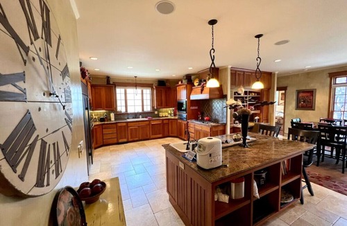 Baker City Apartment | Bella Vita Estate, Sleeps 6