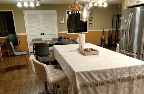 Somerset House | Bellevue Somerset Luxury House 5b/3.5b + Super View, but Still very Affordable!