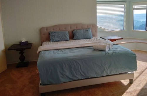 Somerset House | Bellevue Somerset Luxury House 5b/3.5b + Super View, but Still very Affordable!