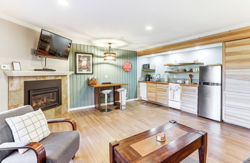 Century West Apartment | Bend Basecamp! Condo w/Pool Near Deschutes River