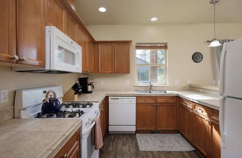Southwest Bend House | Bend Home with Bikes and Patio Near Old Mill