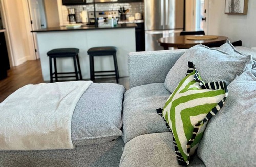 Bend House | Bend's Darling Bungalow - Walk to Old Downtown & River + Fire Pit