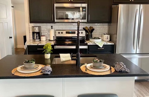 Bend House | Bend's Darling Bungalow - Walk to Old Downtown & River + Fire Pit