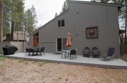 Sunriver House | BEST LOCATION! 10 SHARC Pass/AC/Wi-Fi/HUGE Kid Bunk Room/Hot Tub/Bikes