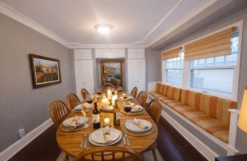 Indianapolis House | Best Location!5BD Spacious Home-BBQ-Foosball-11PPL Downtown Indy IN