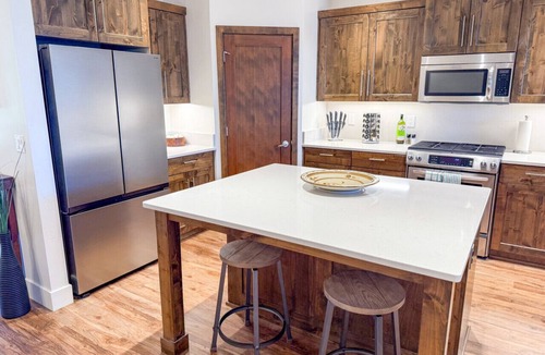 Southern Crossing House | Best Location in Bend, Steps to Old Mill, Deschutes River, Trails & Mt Bachelor