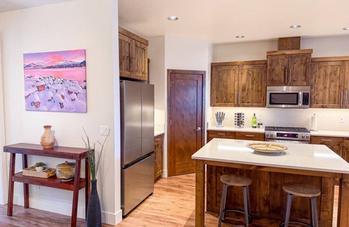 Southern Crossing House | Best Location in Bend, Steps to Old Mill, Deschutes River, Trails & Mt Bachelor