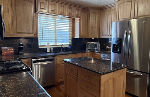 Idaho Falls Condo | BEST REVIEWS! Relax and be Comfortable with Big Screen TV, Hot Tub and BBQ