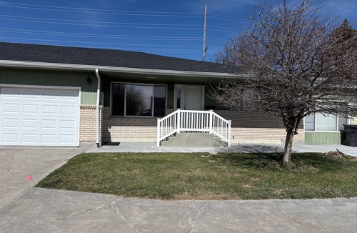 Idaho Falls Condo | BEST REVIEWS! Relax and be Comfortable with Big Screen TV, Hot Tub and BBQ
