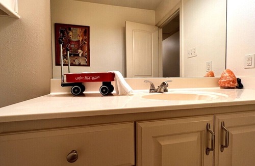 Tyler Apartment | Best Stays’ Ruby a Duplex, Pet Friendly, Work Crews family nurses @‘
