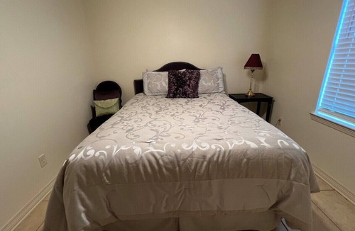 Tyler Apartment | Best Stays’ Ruby a Duplex, Pet Friendly, Work Crews family nurses @‘