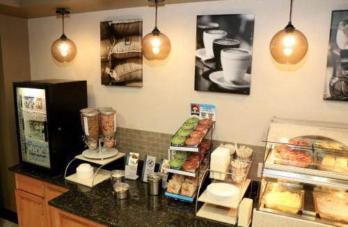 Carter Lake Hotel | Best Western Plus Omaha Airport Inn