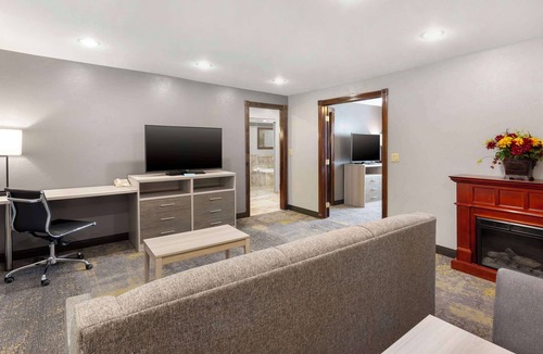 Logan Hotel | Best Western Plus Weston Inn