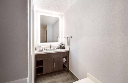 Grants Pass Hotel | Better Choice For Your Vacation! Accessible Location and Spacious Unit Awaits