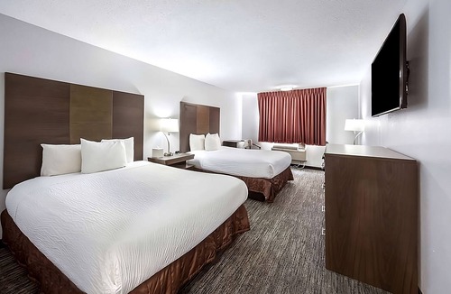 Grants Pass Hotel | Better Choice For Your Vacation! 2 Comfortable Units. Near GP Shopping Center!