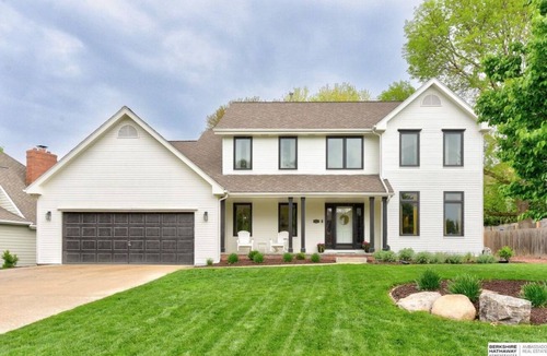 West Omaha House | Big Beautiful Abode in Omaha- 4 bedrooms and on a walking trail to Zorinsky Lake