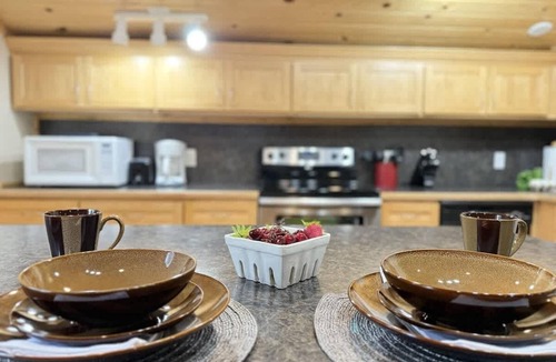 Island Park Apartment | Big Garage | Yellowstone NP | BBQ | Quiet Woodsy Area