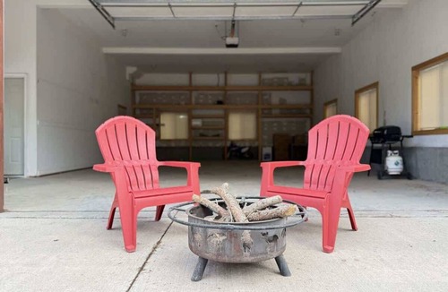 Island Park Apartment | Big Garage | Yellowstone NP | BBQ | Quiet Woodsy Area
