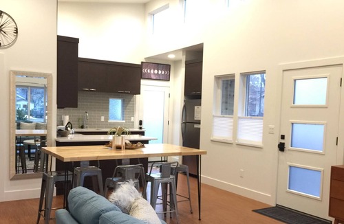 Old Bend Cottage | Big Lava- Modern in Downtown Bend, Perfect Location, 100+mbps Wifi