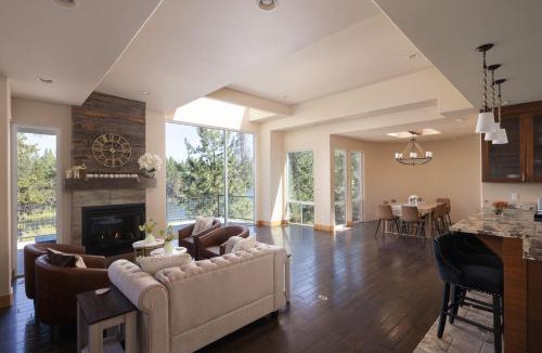 Deschutes River Woods House | Big Sky Bend - Amazing Riverfront for 12