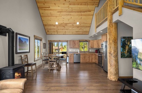 Bigfork Cabin | Big Sky Cabin, Mountain View, for hiking & Glacier Park