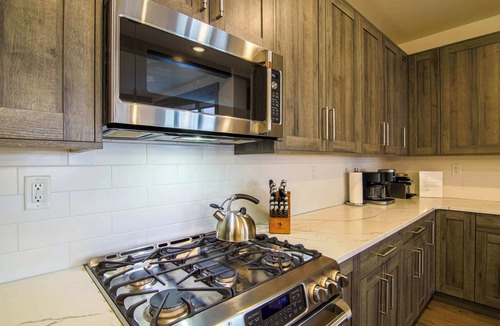 Big Sky Apartment | Big Sky Getaway Lone Peak Views Shared Hot Tub