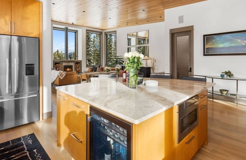Big Sky House | Big Sky Luxury + Hot Tub, Firepit, Epic Views!