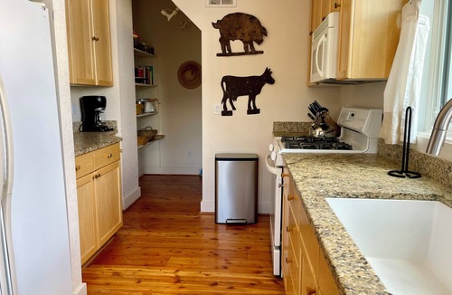 Saddle Ridge House | Big Sky Resort Ski in and out -Mountain Views from your hot tub