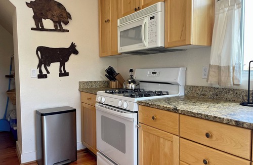 Saddle Ridge House | Big Sky Resort Ski in and out -Mountain Views from your hot tub