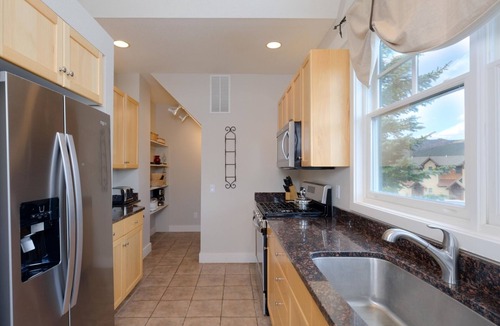 Saddle Ridge House | Big Sky Retreat -4BR Breathtaking Mtn Views, Hot Tub, 2 Decks Outdoor Seating