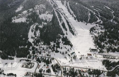 Hyak House | Bigfoot's Basecamp - 4BR Snoqualmie Pass Retreat, Hot Tub, Pets Welcome