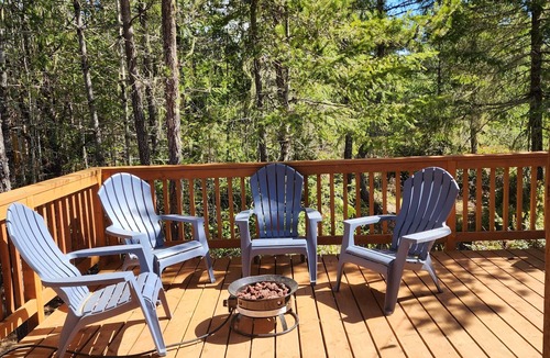 Hoodsport Cabin | Bigfoot's Hideaway! 2 bdrm Cabin & Yurt, Best Location/Lk Cushman, WiFi, Hot tub